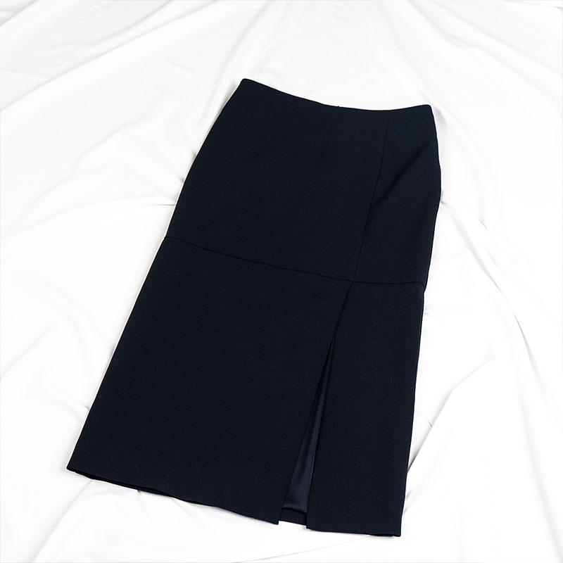 Fashionable and slimming, the perfect arm-covering short skirt creates slim curves!