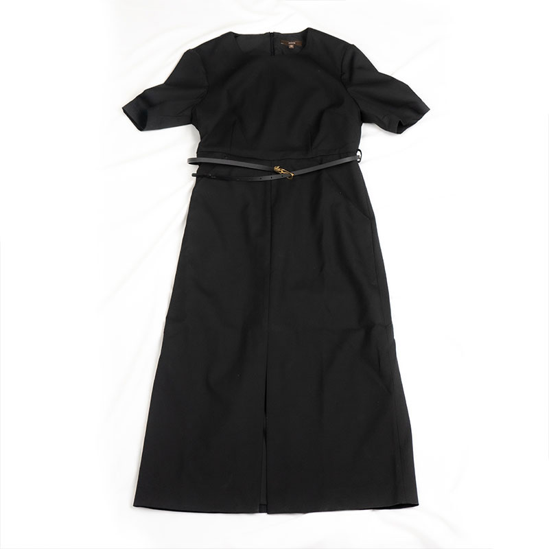Black charm! A must-have classic black dress for fashionable ladies